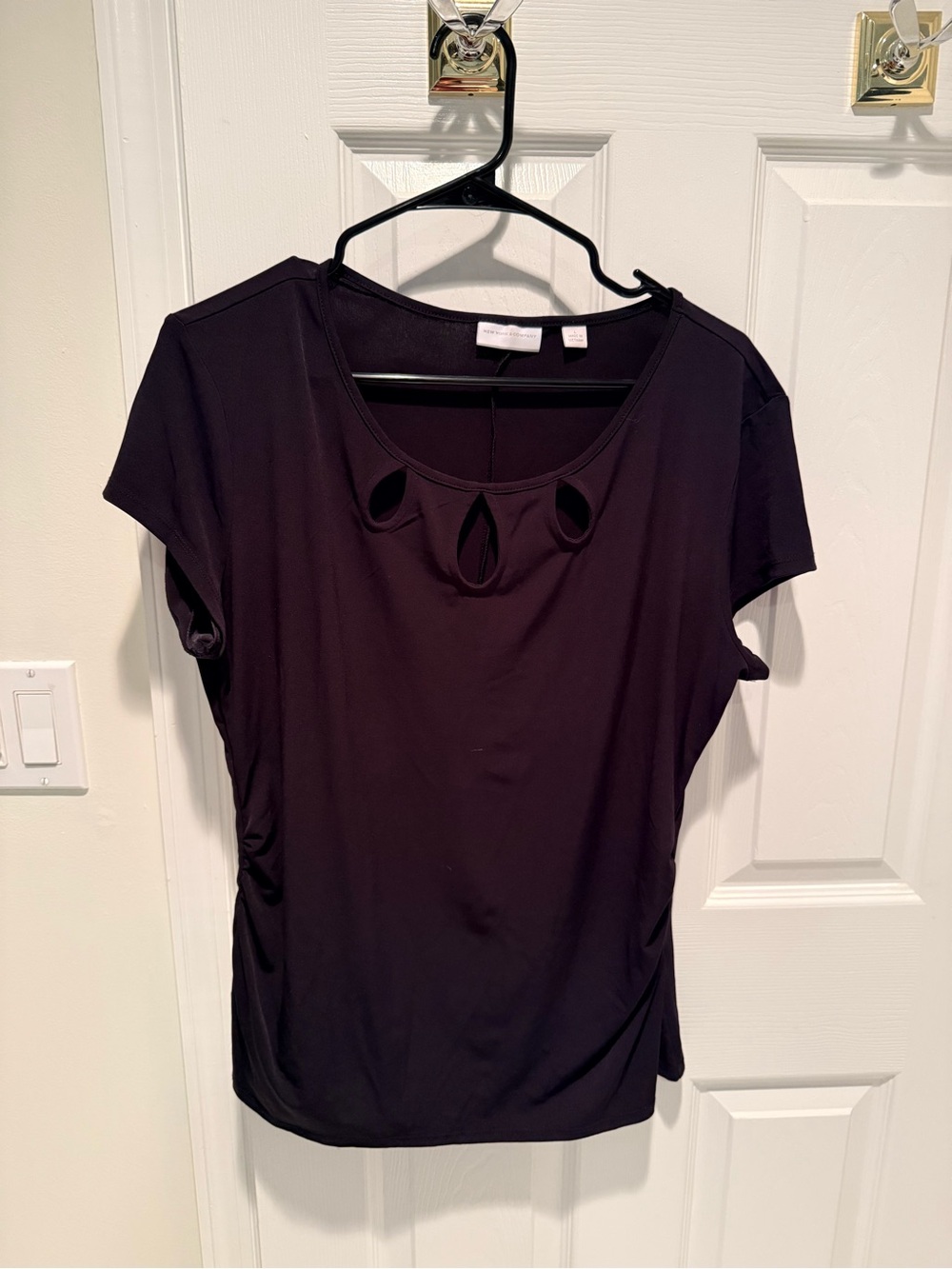 New York & Company Black Short Sleeve Top with Cutout Detail